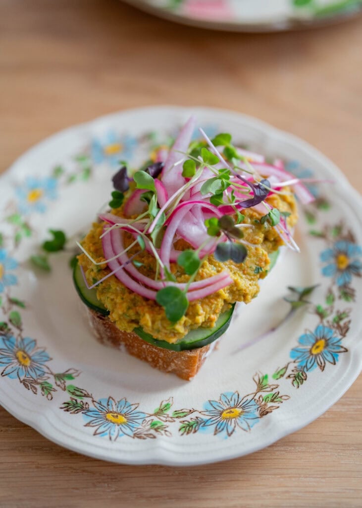 chickpea salad sandwich