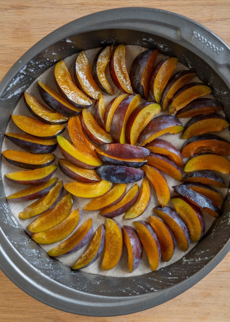 plum design in cake pan
