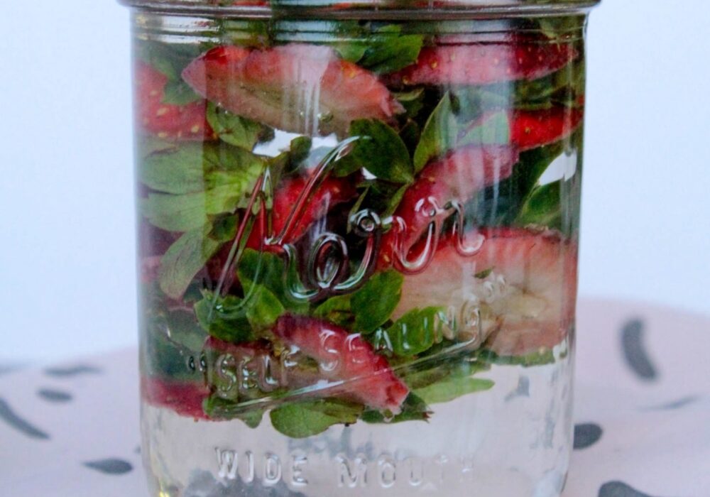 strawberry_tops_infused_water
